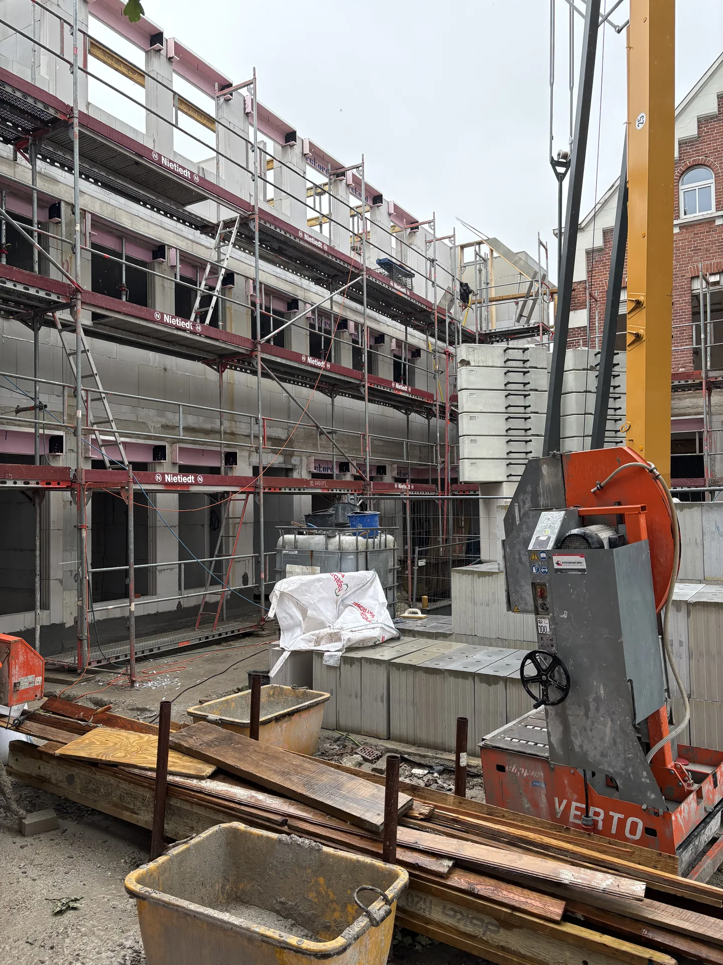 Baustelle mit Schneidtechnik